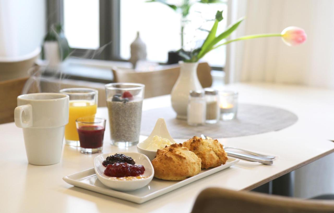Conrad 4*